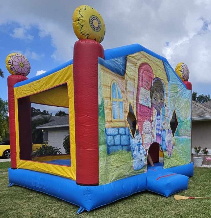 Doc McStuffins Bounce House w/ Dry Slide